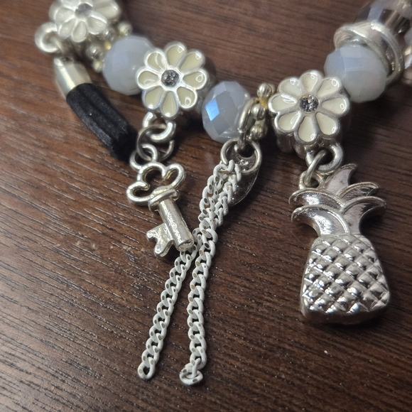 Hawaiian Black, White & Blue Stretch Charm Bracelet Key Aloha Pineapple Charms - Picture 5 of 6